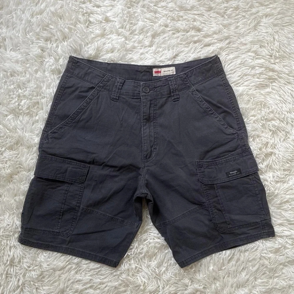 Wrangler Relaxed Fit black cargo utility shorts workwear hiking Size 33